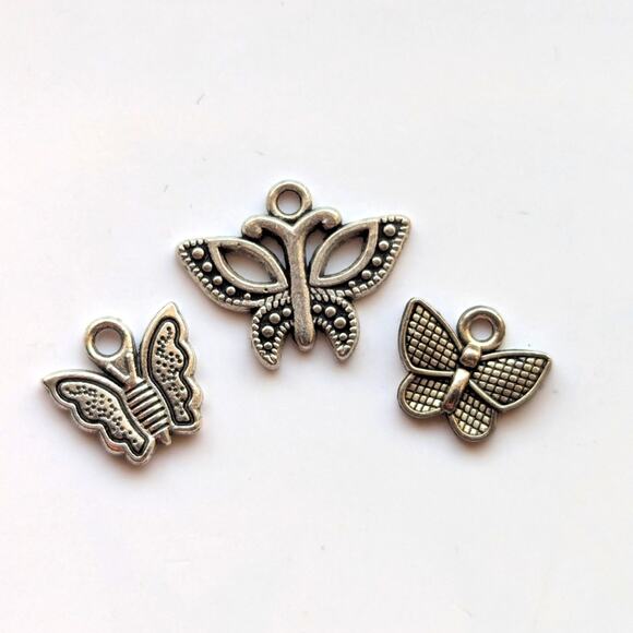Vintage Y2K Silver Tone Textured Butterfly Mini Pendant Bracelet Charms Set - Picture 1 of 3
